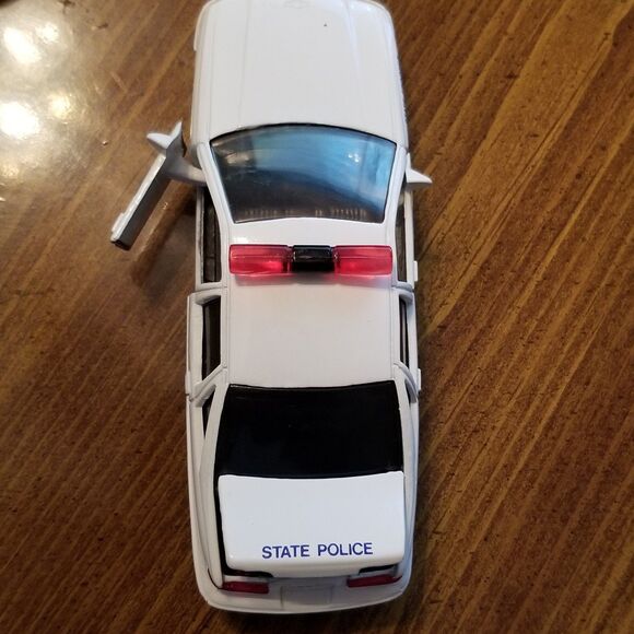 New Jersey State Police Road Champs die cast police car 1:43 scale - Picture 9 of 12